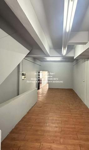 รหัส: DSL-314 ประกาศให้เช่า อาคารพาณิชย์ฯ ให้เช่าอาคารพาณิชย์ 4.5 ชั้น รีโนเวทแล้ว ใกล้ BTS สายหยุด 16 ตร.ว. และมีที่จอด 5