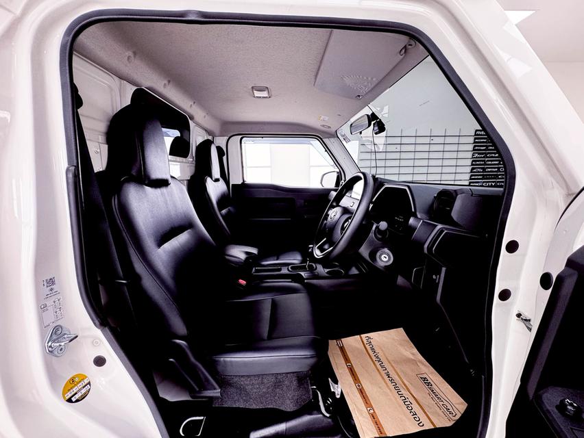 TOYOTA HILUX CHAMP 2.4 LWB AT STANDARD CAB 2025 9