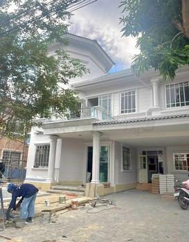 พูลวิลล่า 2 ชั้น กลางเมืองพัทยา เนื้อที่ 90 ตารางวา ขาย 15.88 ล้าน 5 นอน 4 น้ำ พัทยา บางละมุง ชลบุรี  1