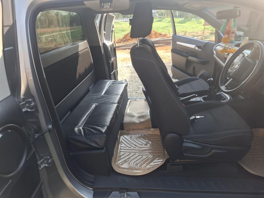 รถยนต์กระบะ โตโยต้ารีโว่ดับเบิ้ลแคป ตัวE ปี2017  ออกศูนย์ป้ายแดง เจ้าของขายเอง รูปที่ 7