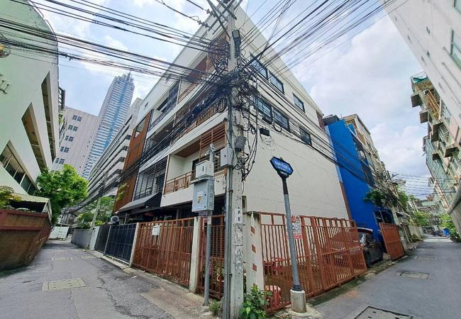 ขายอาคารพาณิชย์ ซอยปราโมทย์ 2 ถนนสุริยวงศ์ เขตบางรัก กรุงเทพ เนื้อที่ 26 ตร.ว. 1 คูหา 2