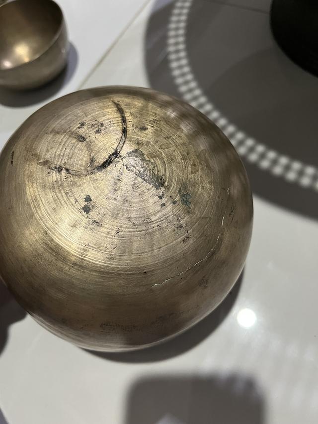 พานทองเหลืองแท้ แถมใบเล็ก 1 ใบ ใบเล็กมีรอยร้าว รูปที่ 7