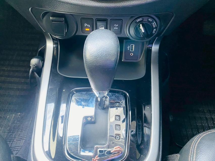NISSAN NAVARA DOUBLE CAB VL 7AT 4WD ภายในเบาะหนังแท้ ปี 2022 รูปที่ 9
