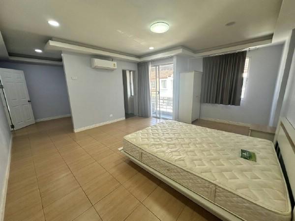 ให้เช่าโฮมออฟฟิศสรีโนเวทใหม่ย่านลาดพร้าว80 พื้นที่ใช้สอย 300 ตรม. พิกัดเขตวังทองหลาง กรุงเทพฯ ใกล้ MRT ลาดพร้าว 71 11