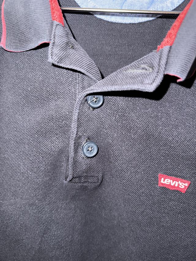 เสื้อมือสองขนาด slim s. Levi’s 3