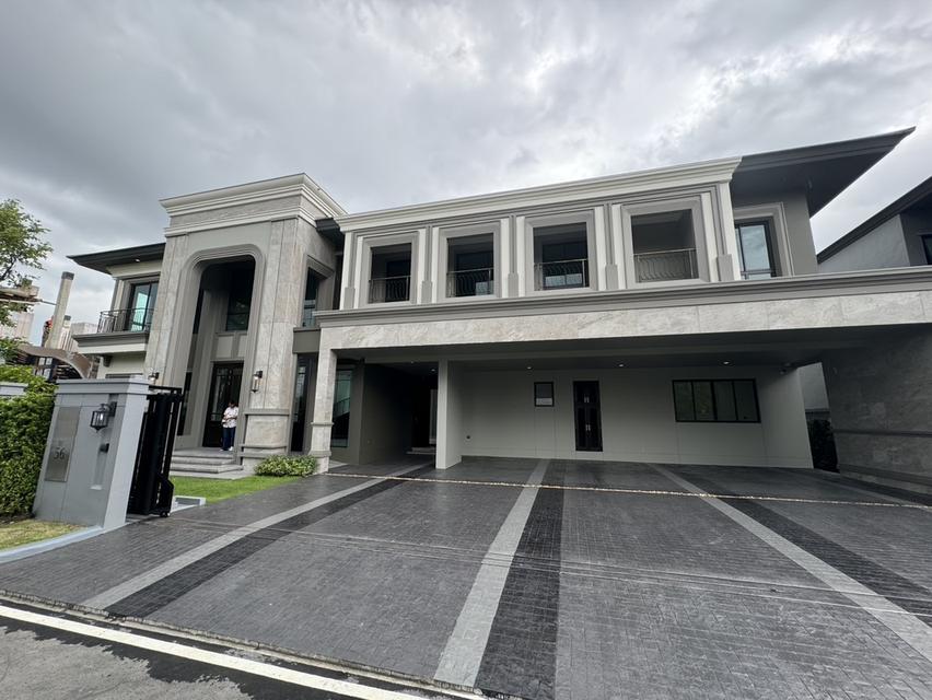 ขายหรือให้เช่าบ้านเดี่ยวสุดหรู 2 ชั้น แกรนด์บางกอกบูเลอวาร์ด กรุงเทพกรีฑา เลี้ยงสัตว์ได้ ตกแต่งจัดเต็ม คลองสามประเวศ เขตลาดกระบัง 1