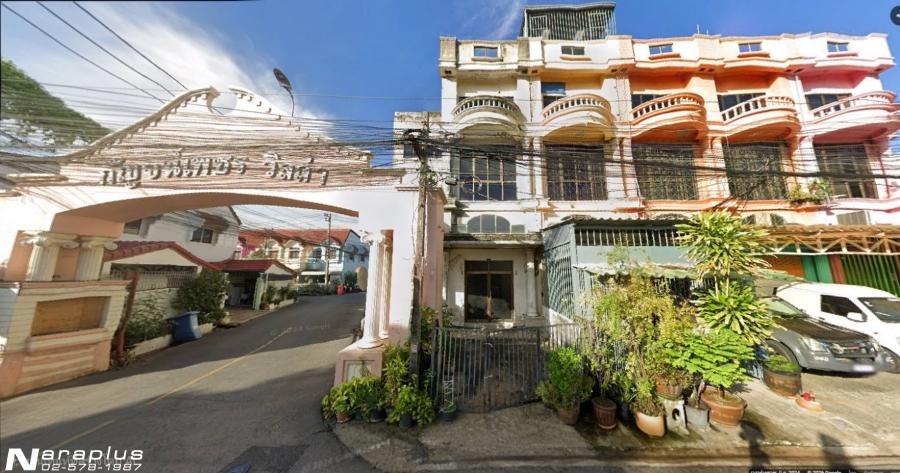 69020088 : ขายอาคารพาณิชย์ 4 ชั้น 2 คูหา พร้อมดาดฟ้าขนาดใหญ่ บนที่ดินขนาด 42 ตร.ว. หน้าหมู่บ้านกัญจน์เพชร วิลล่า ประชาอุทิศ 17 ดอนเมือง พื้นที่เยอะ คุ 1