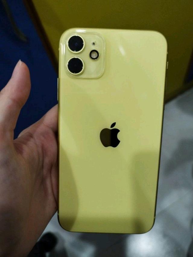 iPhone 11 สีเหลือง 2