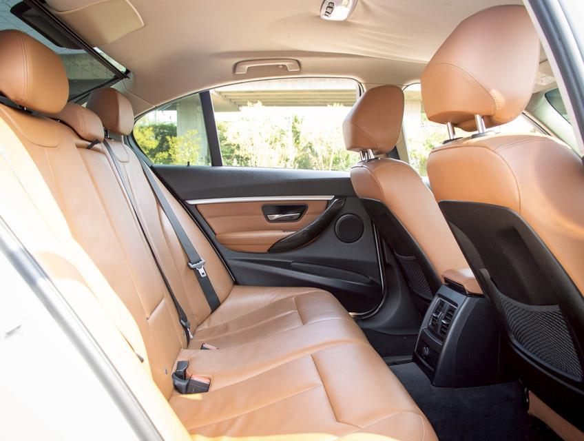 BMW 320i 2.0 LUXURY ปี 2017 10