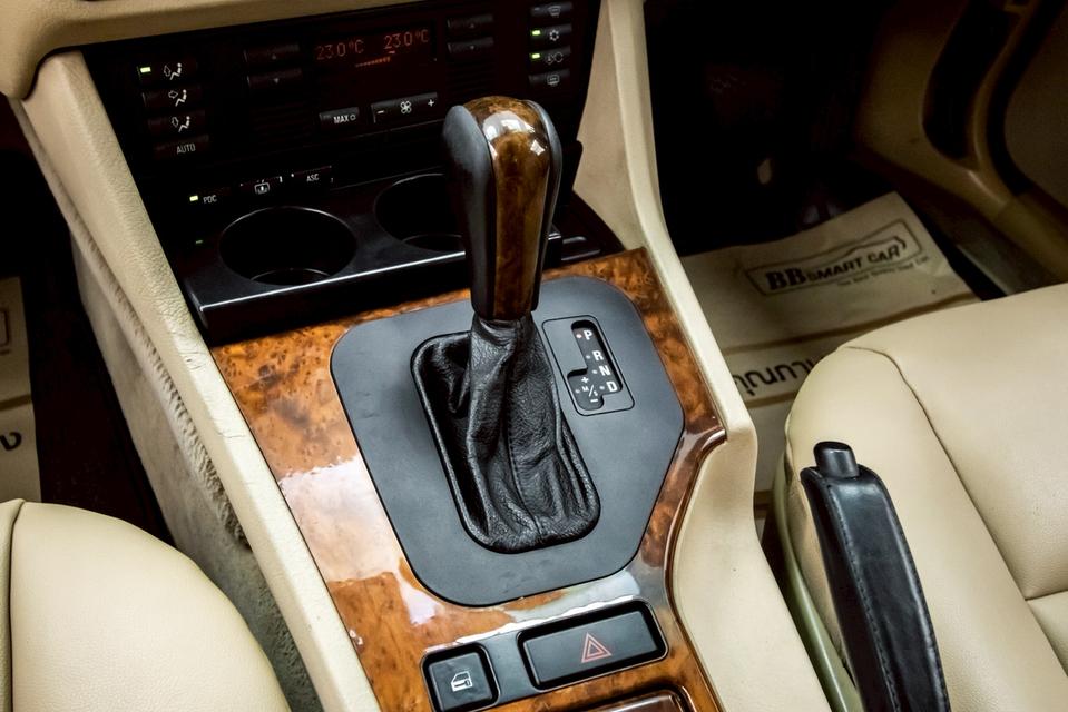 BMW SERIES 5 523iA E39 2001  15