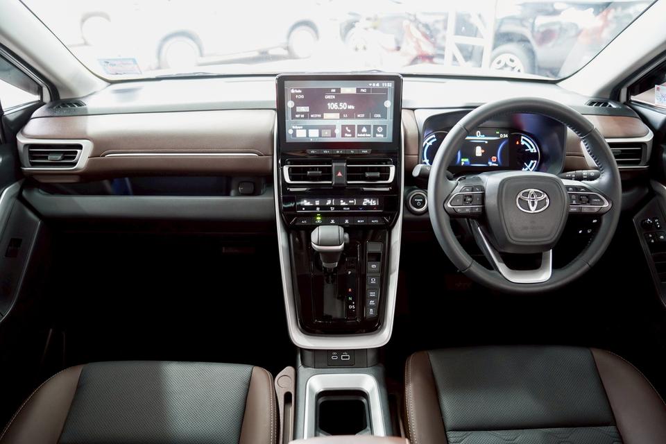 TOYOTA INNOVA ZENIX 2.0 HEV AT (ปี2024) สี: ขาว ไมล์ 27000 km 9