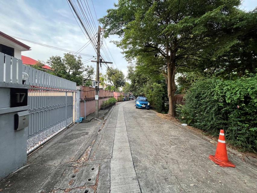 ขายด่วน บ้านริมคลอง 2 ชั้น 90 ตารางวา ปรีดี 26 สุขุมวิท 71 ทำเลสุขุมวิท ใกล้ เอกมัย ทองหล่อ 12