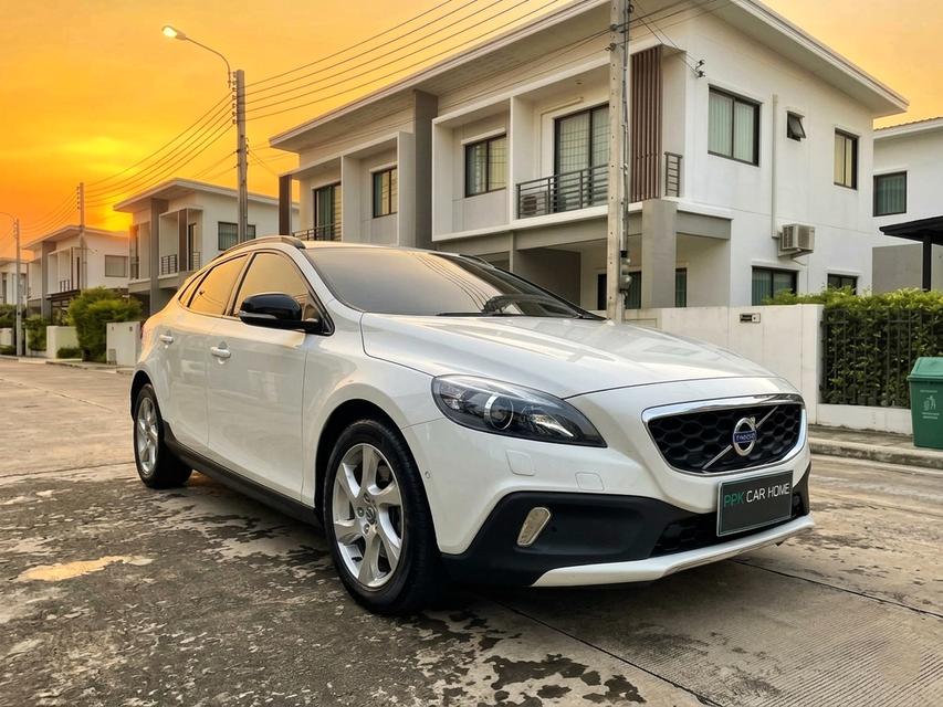 ปี2015 Volvo V40 Cross Country T5 ไมเนอร์ TOP ภาพสวย มือเดียวป้ายแดง