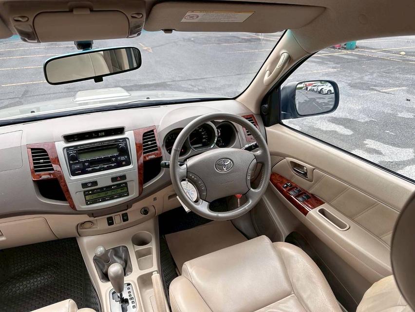 รหัสรถ QT1810 Toyota Fortuner 3.0 V เกียร์ Auto ขับ4 สีบรอนซ์ทอง ปี2006 13