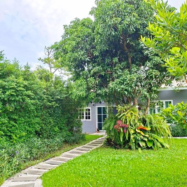 แปลงยาว ฉะเชิงเทรา ให้เช่าบ้านรีสอร์ทสุดหรู พร้อมพื้นที่สวนขนาดเล็ก 300 ตร.วา. รร.วัดหัวสำโรง 1.6 กม.900 ตร.ม. จัดเต็มเฟ 1