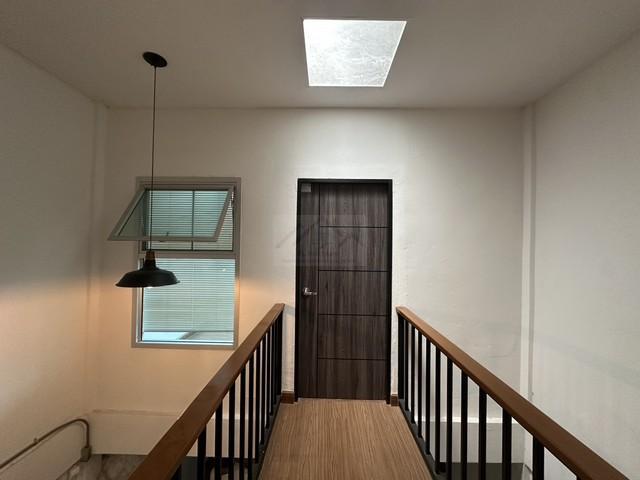 ขาย ทาวน์เฮ้าส์ 2 ชั้น สไตล์ Loft ลาดพร้าว โชคชัย 4 ซอย 55 ถนนเมน รีโนเวทใหม่พร้อม double volume ใกล้ลาดพร้าว วังหิน 44  4