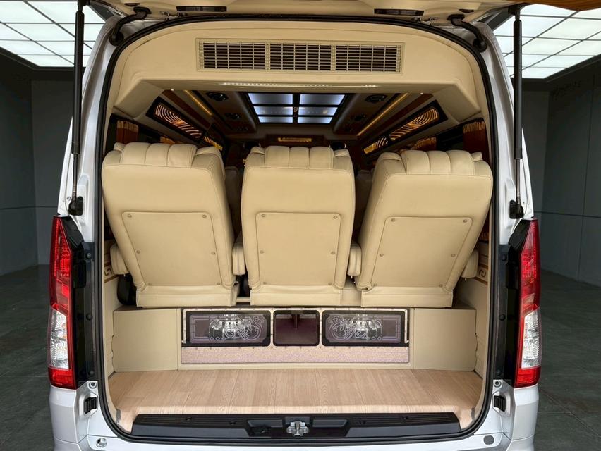 2019 TOYOTA COMMUTER, 2.8 โฉม ปี19-ปัจจุบันสีเทา เครื่องยนต์ 2.8 ดีเซล เกียร์ออโต้ ป้ายฟ้าแท้ รูปที่ 11
