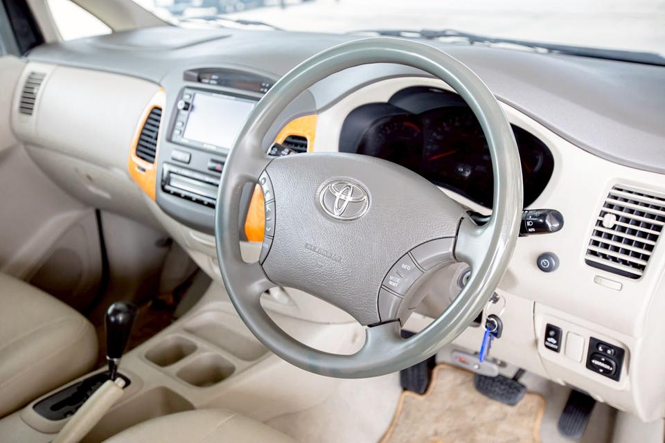 Toyota INNOVA 2.0V AT ปี 2011 สีขาว รุ่นท๊อปสุด 16