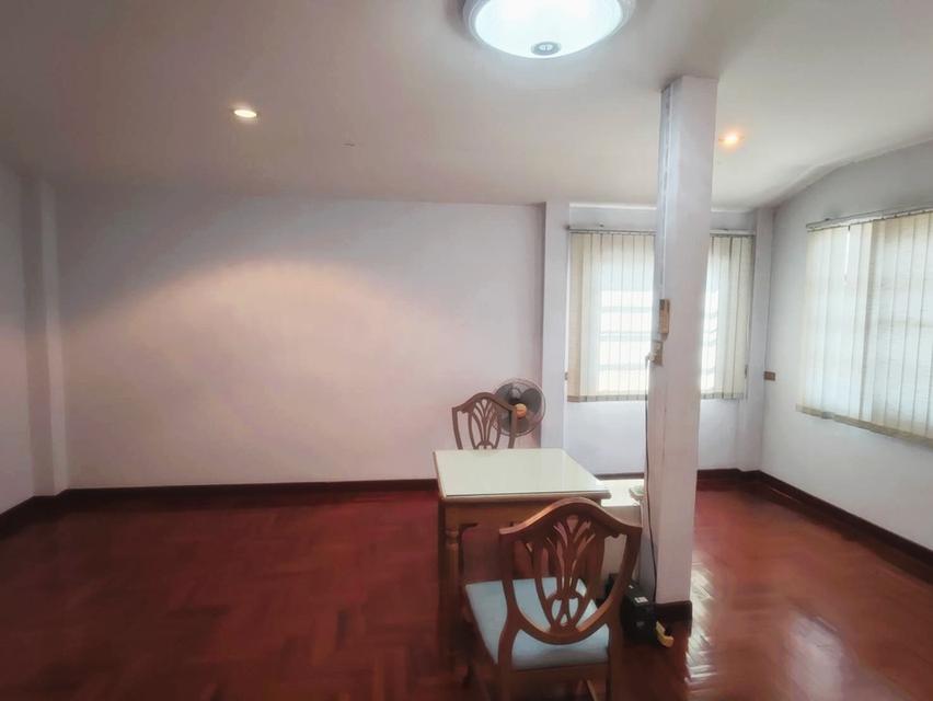 ทาวน์เฮ้าหมู่บ้านบุษราคัมริมน้ำ 8