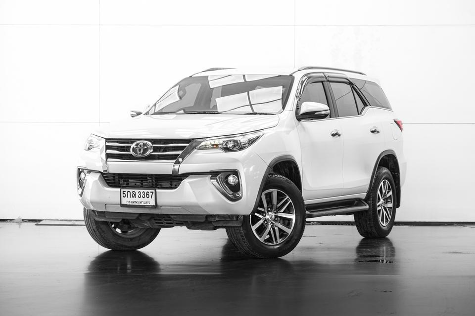 2016 TOYOTA FORTUNER 2.4 V 4WD SUV สีขาว ไมล์ 165303 กม.