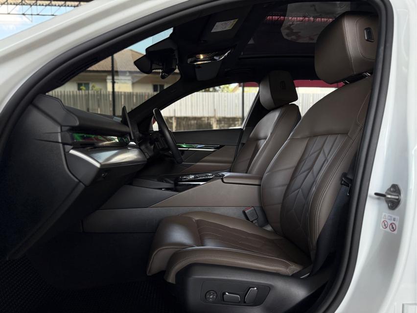 รหัสรถ WRT6636 📌2023 BMW i5 eDrive40 M SPORT โฉม G60 รูปที่ 14