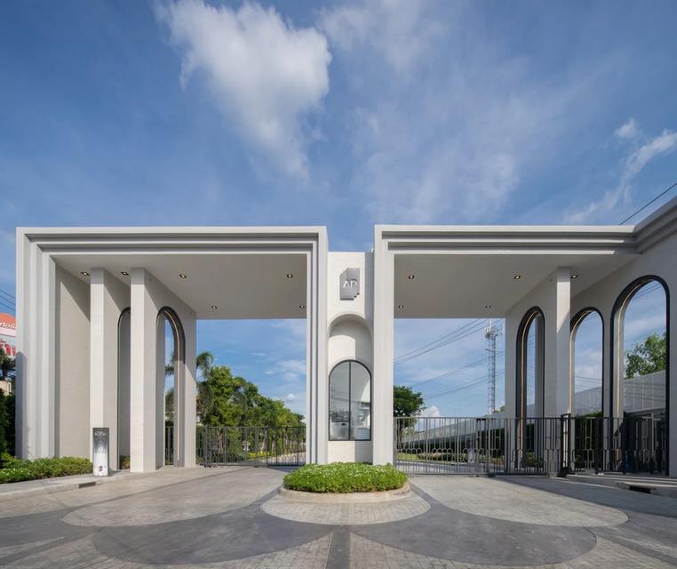 ขายที่ดินเปล่า แปลงมุม ที่ดินใหญ่ 137.70 ในโครงการ แกรนด์ พลีโน่ วัชรพล-สุขาภิบาล5 ติดถนนใหญ่ถนนสุขาภิบาล5 เดินทางสะดวก ใกล้2ทางด่วน 1