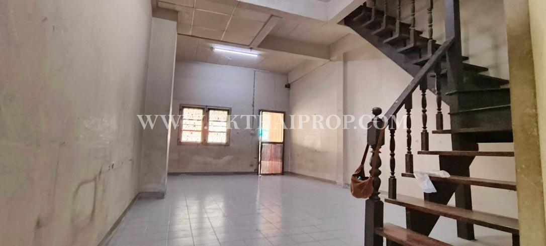 ทาวน์เฮ้าส์ หมู่บ้านเอเชียโฮมทาวน์ 1-3 ถนนบางกรวย-ไทรน้อย 3