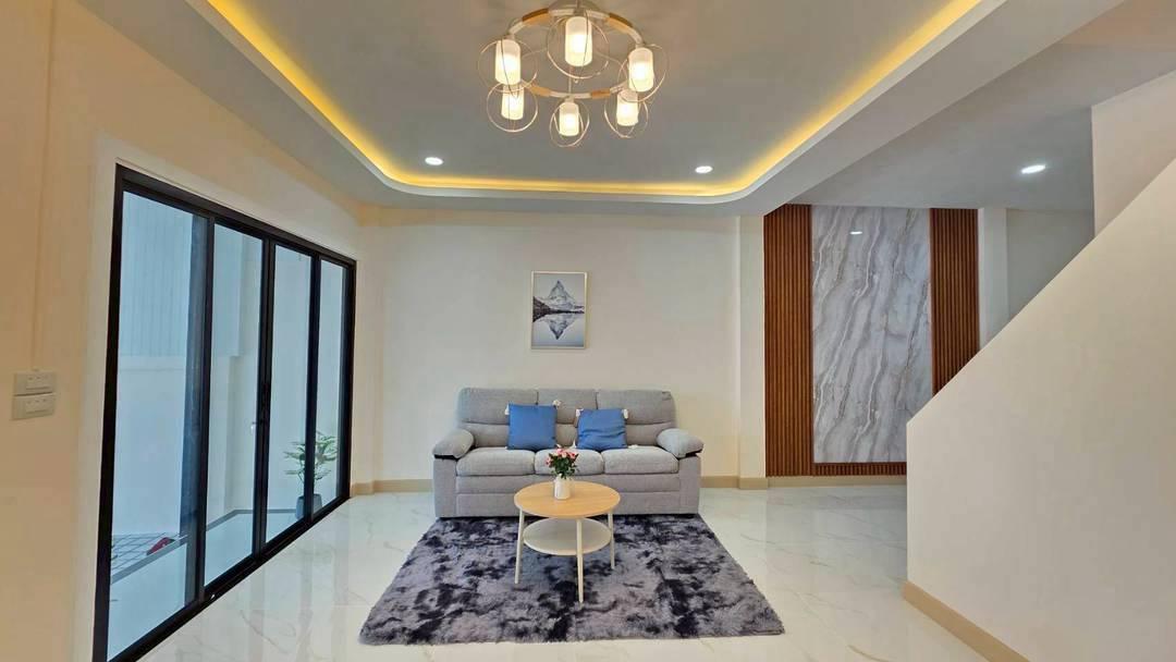 หมู่บ้าน ณ นนท์  (ต้นซอยวัดลาดปลาดุก) ทาวน์เฮาส์  2 ชั้น บ้านตกแต่งสวยพร้อมอยู่  ต่อเติมครัวและโรงรถ 3