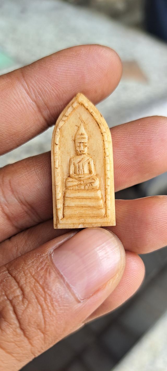 งาแกะพระพุทธหลังนางกวัก