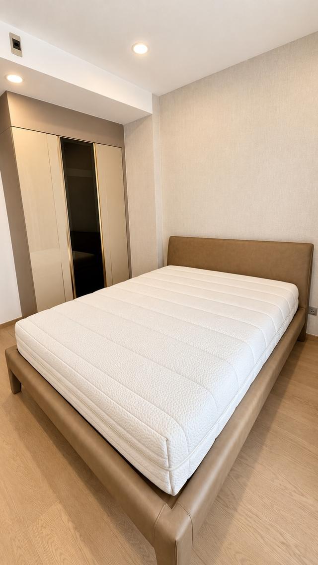 ขาย 13.6 ล้าน หรือให้เช่า 55000 คอนโด Ashton Chula-Silom ชั้น 21 ขนาด 57 ตรม 2นอน 1น้ำ เฟอร์ครบ พร้อมอยู่ วิวเมือง ใกล้ MRT สามย่าน 180 เมตร 8