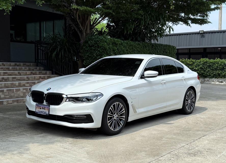 2021 BMW 530e G30 รถมือเดียวออกป้ายแดง รถวิ่งน้อยเพียง 74,000 กม รถเข้าศูนย์ทุกระยะ ไม่เคยมีอุบัติเหตุครับ