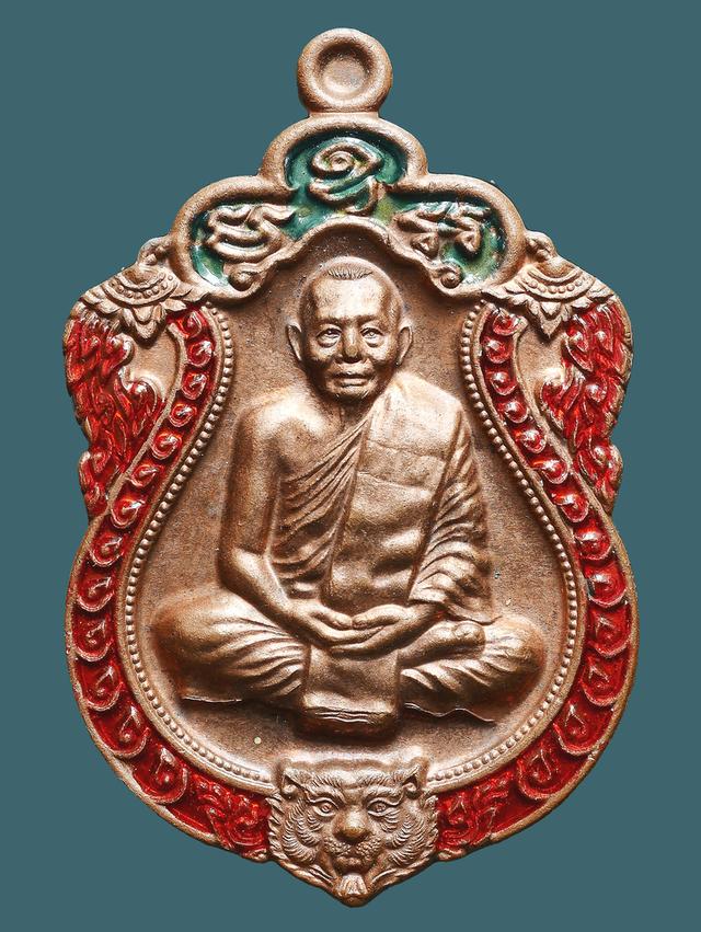 เหรียญเสมาที่ระลึกฉลองครบ 6 รอบ หลวงพ่อสาคร วัดหนองกับ ปี 2553 จำนวน 2 เหรียญ..พร้อมกล่องเดิมๆ