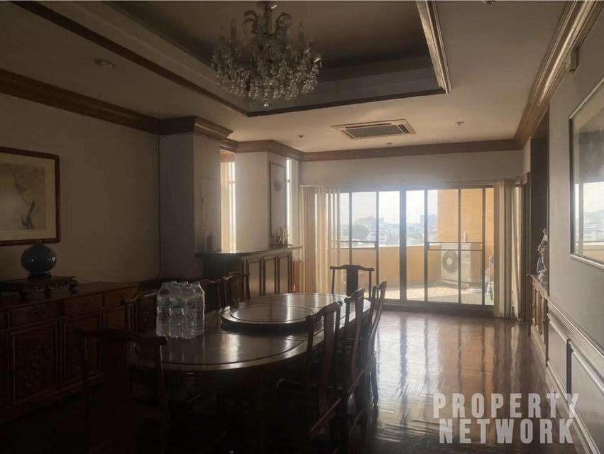 3-BR Condo at Castle Hill Mansion Condominium near BTS Ekkamai 6