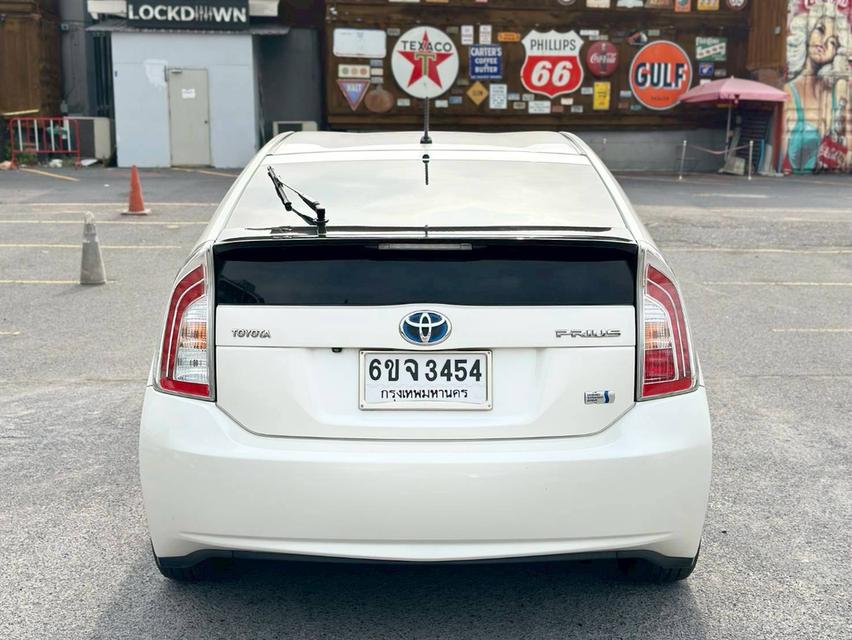 Toyota Prius 1.8 Hybrid เกียร์ออโต้ สีขาว ปี 2012 7