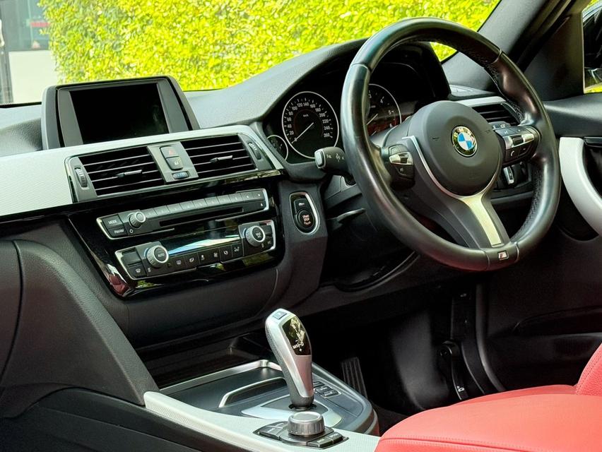 2018 BMW 320D M PERFORMANCE รถมือเดียวออกป้ายแดง รถวิ่งน้อย เข้าศูนย์ตามระยะ รถไม่เคยมีอุบัติเหตุครับ 12