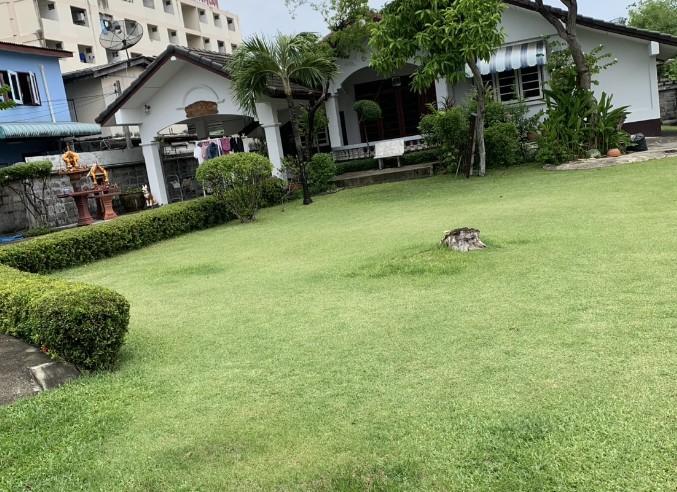 ที่ดินพร้อมสิ่งปลูกสร้าง