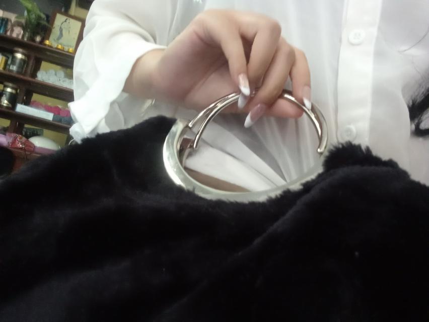 กระเป๋าลูกคุณหนู ขนปุกปุยสีดำ