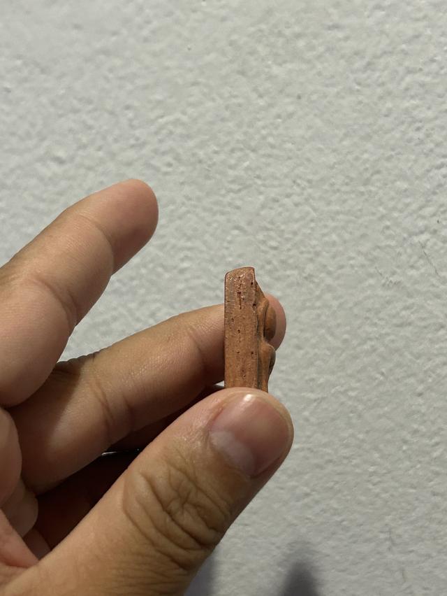 พระนางพญา พิมพ์เข่าโค้ง 2