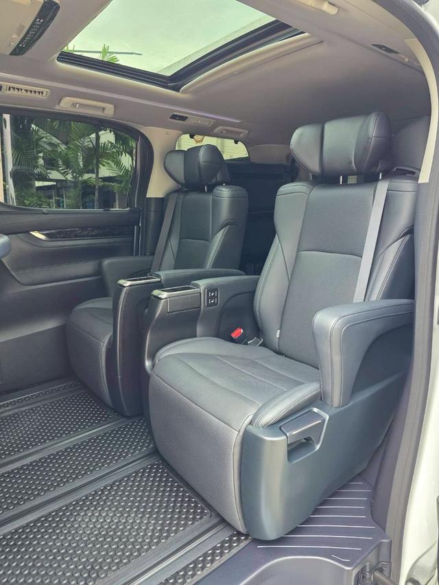 Toyota ALPHARD 2.5SC PACKAGE สีขาว ปี 2024 ไมล์ 36,000 กม. 12