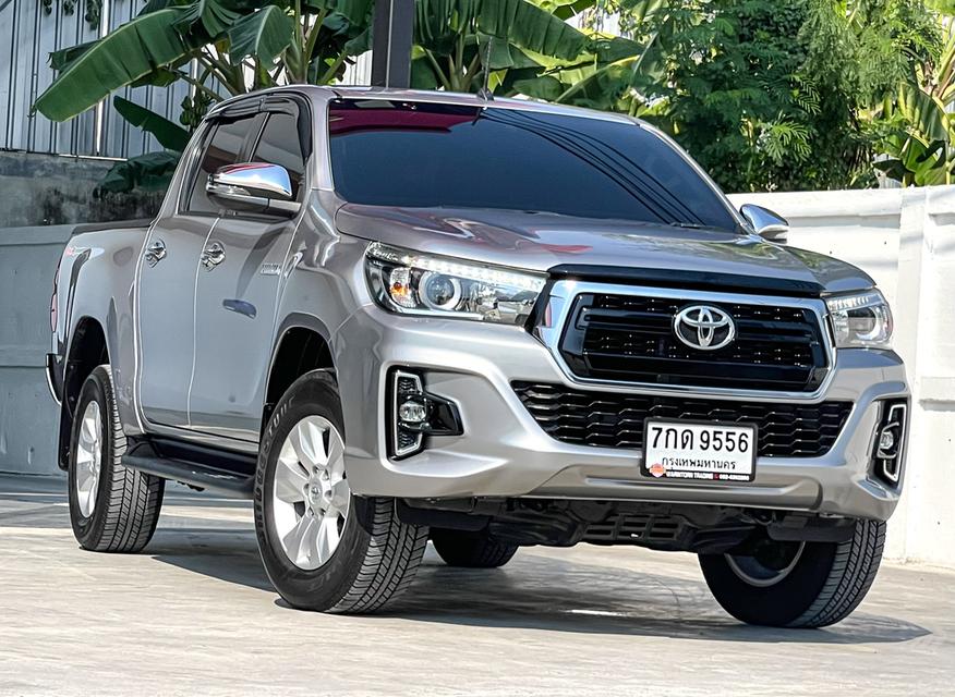 ขาย Toyota Revi 2.4E ปี18