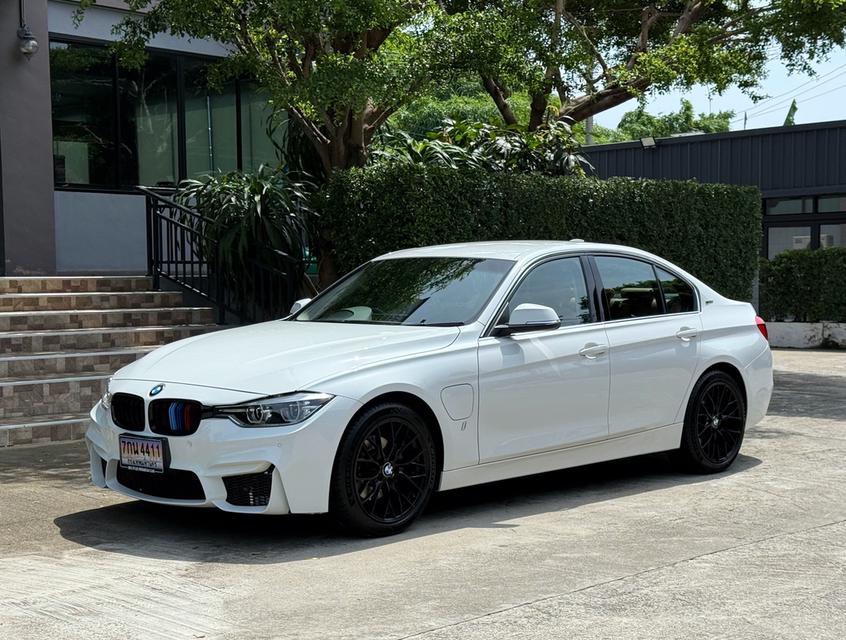 2018 BMW 330e รถมือเดียวออกป้ายแดง รถวิ่งน้อย เข้าศูนย์ทุกระยะ ไม่เคยมีอุบัติเหตุครับ