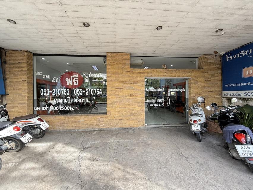 ขายอาคารพาณิชย์ 2 ห้องติด (4 ชั้นครึ่ง) ทำเล “คูเมืองเชียงใหม่” (ขายต่ำกว่าราคาประเมิน) ถนนมณีนพรัตน์ 3