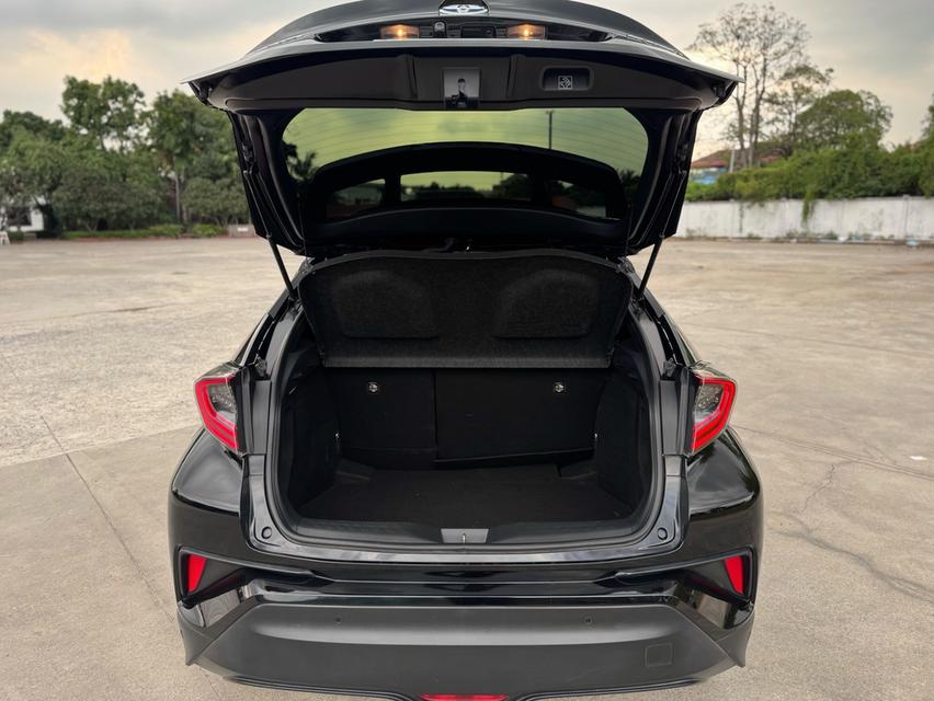 Toyota C-HR Hybrid  Y19 Wagon 4dr HV HI CVT FWD top  1.8 (Hybrid) (MNC). สีดำ ออโต้ 10