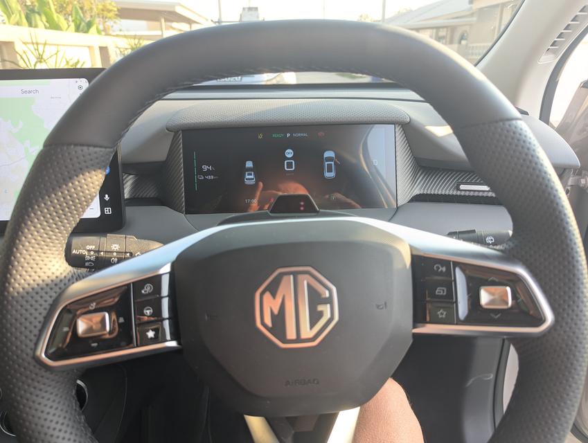 MG S 5,10/2025, 64 kWh lifetime battery warranty,premium insurance,new MG wallbox,9,5 Tkm, fully equipped,19-inch wheels,original price 1 Million Baht รูปที่ 8