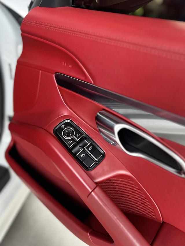 Porsche 981 Cayman ปี 2014 7