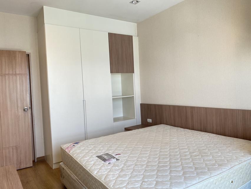 ให้เช่า เดอะ กรีน ลีฟวิ่ง คอนโด 8,000 บาท •	ขนาด 34 ตารางเมตร •	1ห้องนอน 1ห้องน้ำ ห้องนั่งเล่น •	โซฟา, ทีวี,เครื่องปรับอากาศ •	ระเบียง •	สระว่ายน้ำและ 8