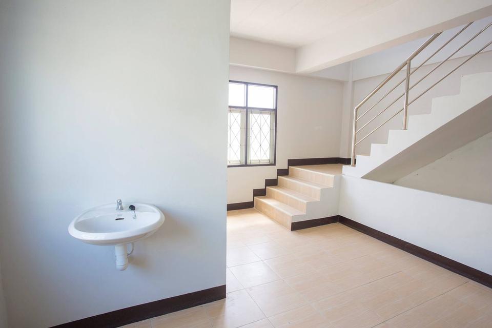 อาคารพาณิชย์ 3 ชั้น ใจกลางเมืองนครสวรรค์บนถนนโกสีย์ 2 ห้องนอน 2 ห้องน้ำ 6