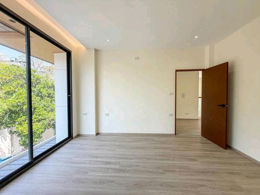 ขายบ้านเดี่ยว 2 ชั้น หลังมุม สไตล์ Modern Luxury สุขุมวิท 71 | 4 ห้องนอน พร้อมห้องนอนชั้นล่าง | สงบเป็นส่วนตัว | เดินทางสะดวก 17