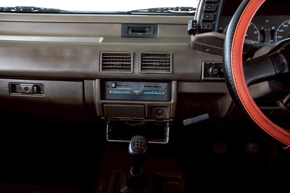 Isuzu Space Cab 2.5L ดีเซล ปี 1993 สีเทา เกียร์ธรรดา  17