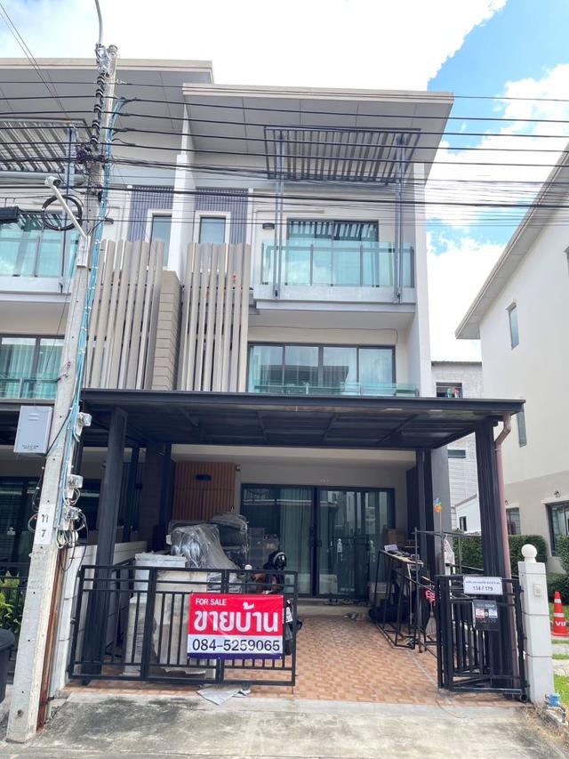 ขายทาวน์โฮม 3 ชั้นครึ่ง โครงการทาวน์ อเวนิว โคโคส พระราม 2 ทำเลดี เดินทางสะดวก 2